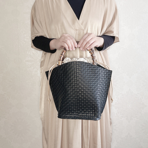 バンブー ハンドル 本革 トートバッグ 編み込み風 ブラック 巾着袋