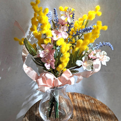 桜とミモザのスワッグ＆花瓶付きアレンジメント～桜色のフランスリボンを添えて～アーティフィシャルフラワー（造花）２WAY　 1枚目の画像