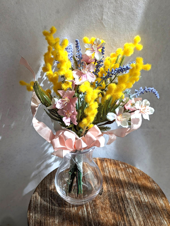 桜とミモザのスワッグ＆花瓶付きアレンジメント～桜色のフランスリボンを添えて～アーティフィシャルフラワー（造花）２WAY　 1枚目の画像