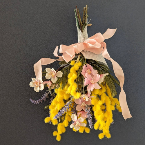桜とミモザのスワッグ＆花瓶付きアレンジメント～桜色のフランスリボン