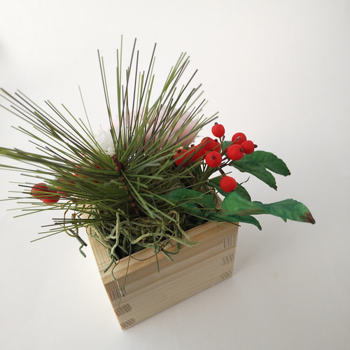 樹脂粘土のパールピンクメリアローズのお正月フラワーアレンジメント