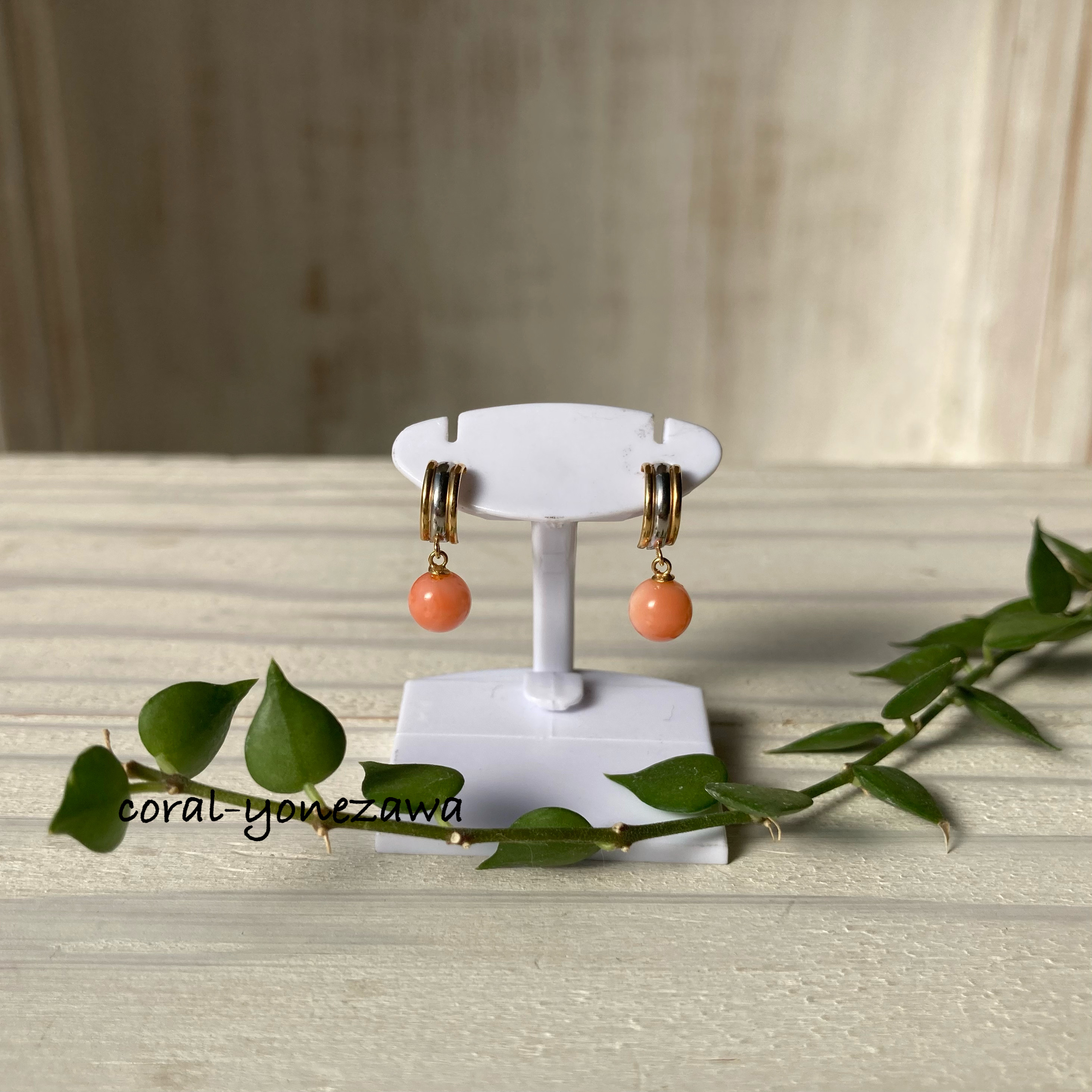 珊瑚ピアス.k18.ｐt.シックでこなれた印象に♪
