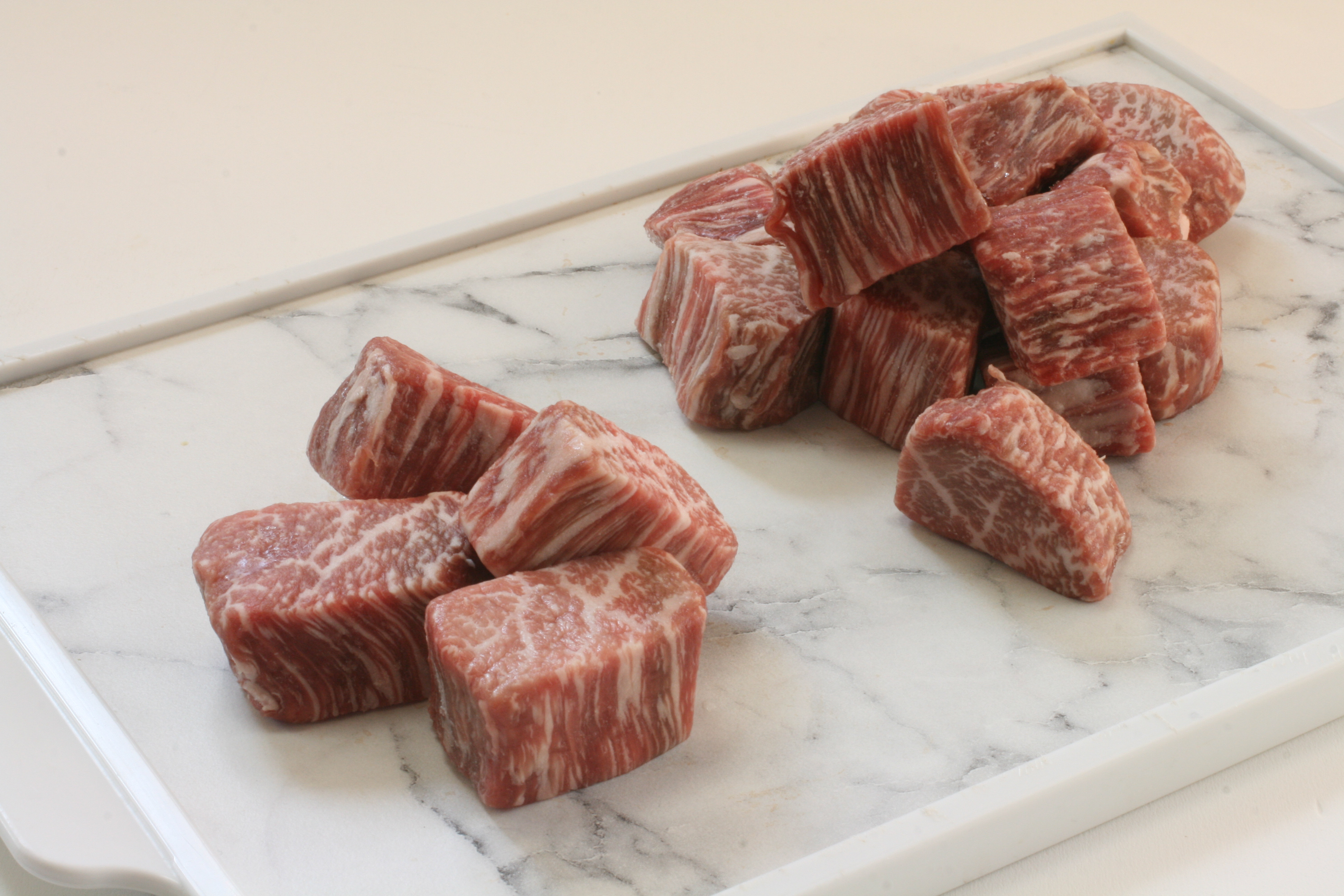 喜良久　黒毛和牛さいころステーキ300g