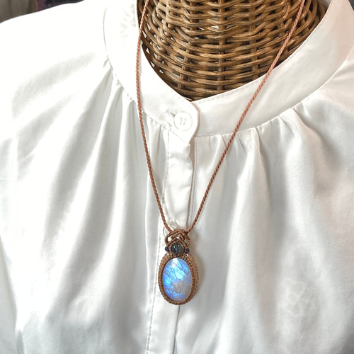 レインボームーンストーン 天然石マクラメ編みネックレス・天然石