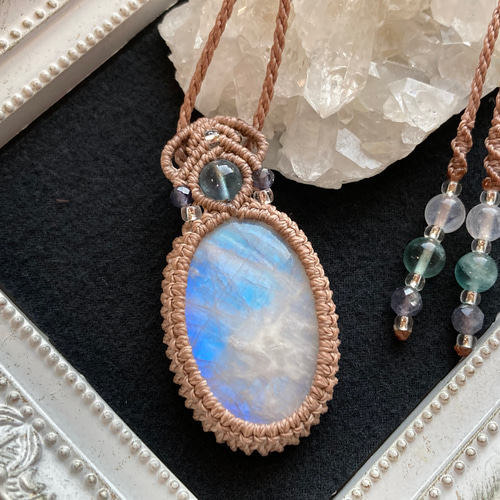 レインボームーンストーン 天然石マクラメ編みネックレス・天然石