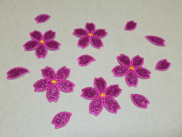 縁取り刺繍キラキラ桜と花びらワッペンセットa/選べるカラー 9枚目の画像