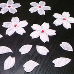 縁取り刺繍桜と花びらワッペンセットaデザイン/選べるカラー 6枚目の画像