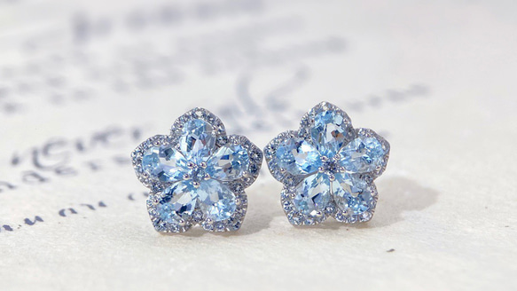 ホワイトサファイア付きアクアマリンピアスk18 ピアス（スタッド・一粒  