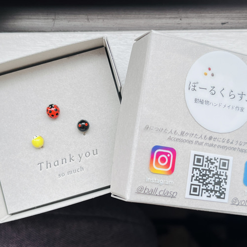 水色ストライプ☆ひつじさんとてんとう虫の5センチパッチンピン てんとう虫 ピンバッチ ピンバッチ ぼーるくらすぷ 通販