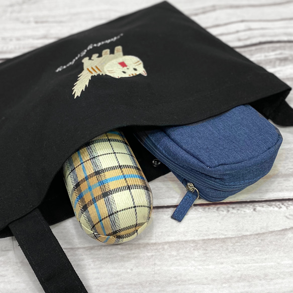 【送料無料】驚き猫の刺繍  内ポケット付き キャンバス サコッシュ 6枚目の画像