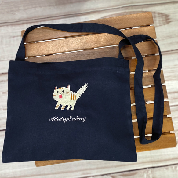 【送料無料】驚き猫の刺繍  内ポケット付き キャンバス サコッシュ 2枚目の画像