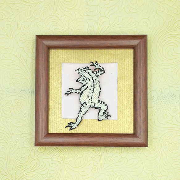 国宝 鳥獣戯画・かえるのブローチ ＊オートクチュールビーズ刺繍 10枚目の画像