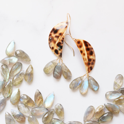 14kgf ラブラドピアス♡ 4月 誕生石 ブラックカラー ダイヤモンド の ラフロック ラッピング