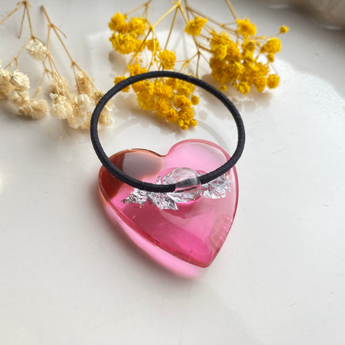 バレンタイン、ホワイトデーにぴったりチョコレートのかかったハートの