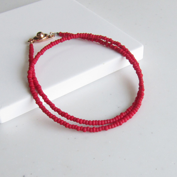 フロストレッド シンプルなビーズのラインネックレス 赤 4枚目の画像