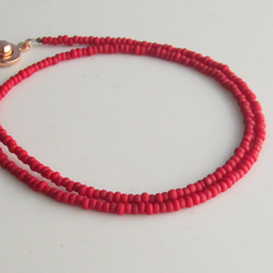 フロストレッド シンプルなビーズのラインネックレス 赤 8枚目の画像