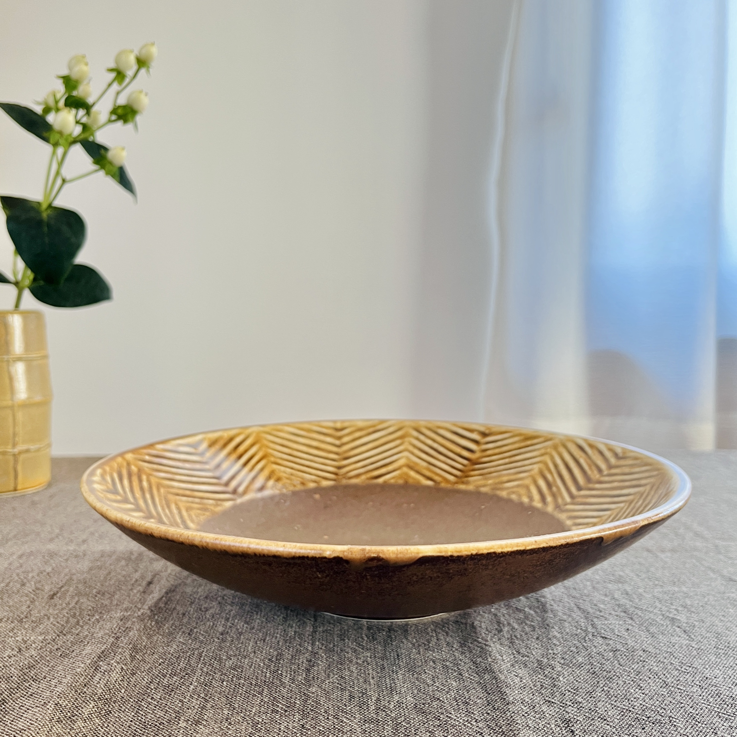 丸盛皿　丸盛鉢　メイン皿　ヘリンボーン柄　アンティークブラウン（手彫り）