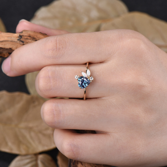 カラーチェンジ 6月誕生石 ハートカット アレキサンドライトリング 10月誕生石 オパール 結婚指輪 クラスターリング 4枚目の画像