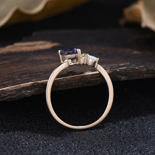 アレキサンドライト　リング(値下げ中) ブラジル産 アレキサンドライト リング 0.62ct オーバルミックス