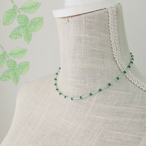 ペールグリーン×エメラルド グリーン デザイン ビーズネックレス 緑