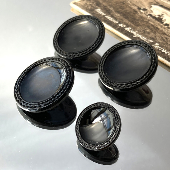【送料無料】4個 1930年代 チェコ製 アンティーク ヴィンテージ 黒ガラスボタン 素材 [EY8500C] 2枚目の画像