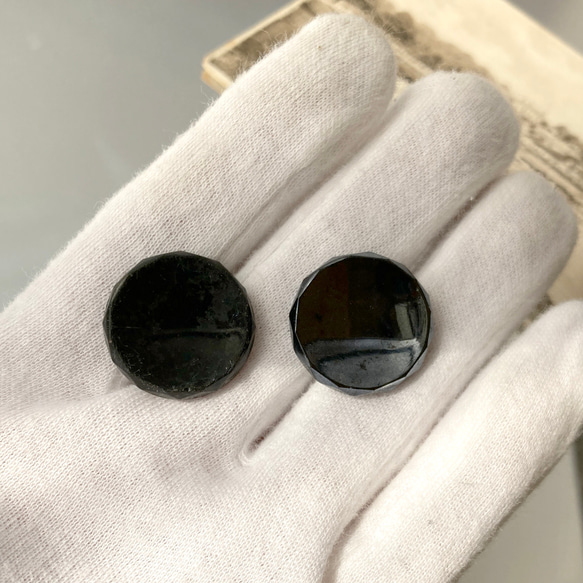 【送料無料】2個 1930年代 チェコ製 アンティーク ヴィンテージ 黒ガラスボタン 素材 [EY8500D] 5枚目の画像