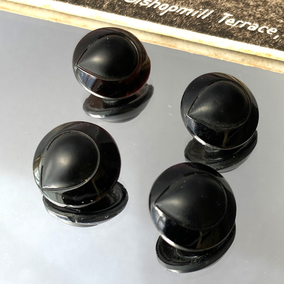 【送料無料】4個 1930年代 チェコ製 アンティーク ヴィンテージ 黒ガラスボタン 素材 [EY8500G] 3枚目の画像