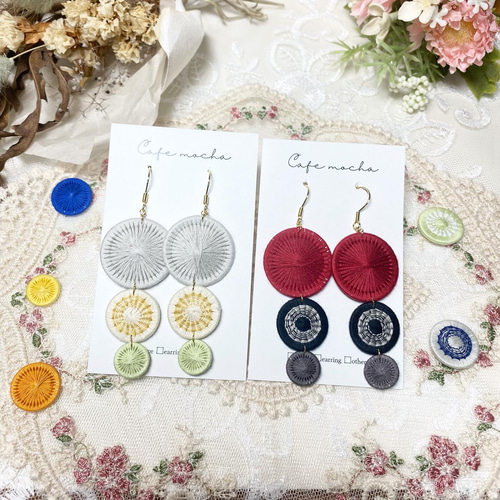 ハンドメイド＊チェコの糸ボタン ピアス/イヤリング 赤 ピアス（フック