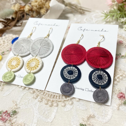 ハンドメイド＊チェコの糸ボタン ピアス/イヤリング 赤 ピアス（フック