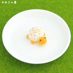 【４月の数量限定】イチゴチョコチップカメロンパンのマグネット 2枚目の画像