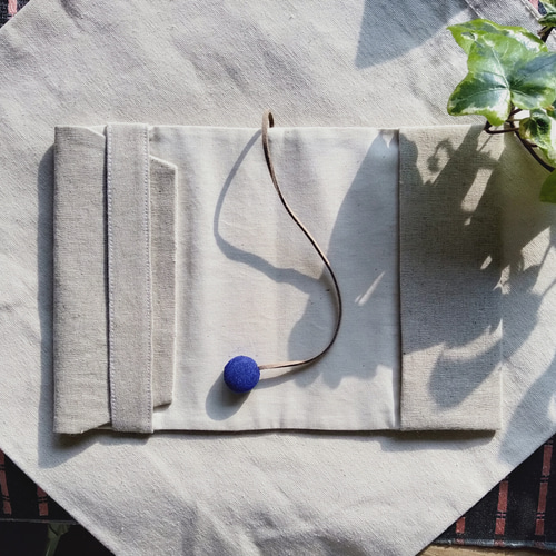 文庫本刺繍の布のブックカバー（矢車菊） ブックカバー nobukoggg 通販