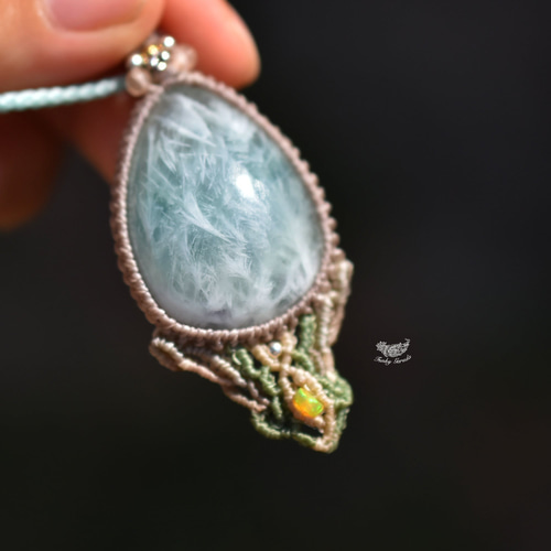 天国の羽根☆エンジェルフェザーフローライト マクラメネックレス979