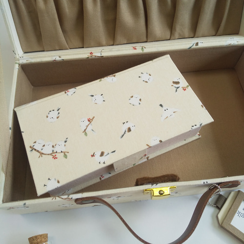 トランク型お裁縫箱とお裁縫道具のセット（ カルトナージュ