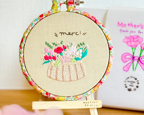 ◆専用ページ　すみれ刺繍タペストリーと がま口3点 d7f75d408a88860d494b20a984bc5a