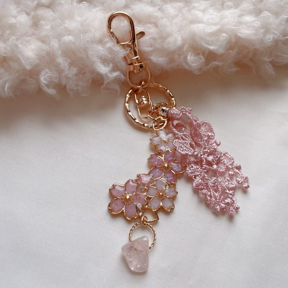 桜♡キーホルダー　　　　　　お花見♡桜♡さくら♡バッグチャーム♡キーホルダー♡天然石♡ローズクォーツ♡桃色♡ピンク 1枚目の画像