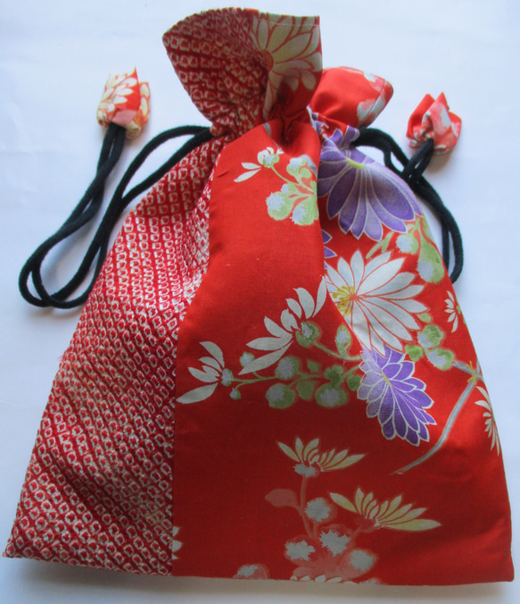 ６９８７　絞りと花柄の着物で作った巾着袋　＃送料無料 1枚目の画像