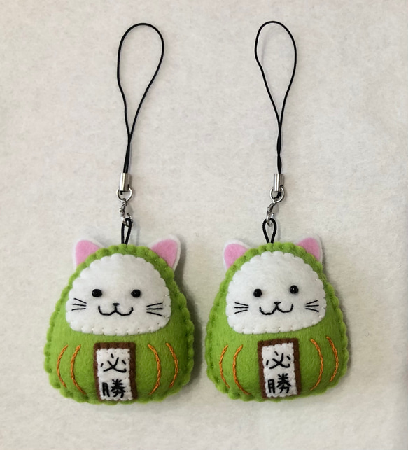 ねこだるまお守り(１個) ハンドメイド　フェルト 2枚目の画像