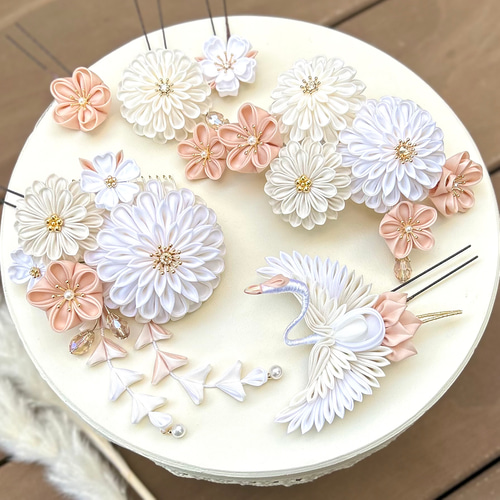 つまみ細工の髪飾り 白 ベージュ 朱鷺色 鴇色 *花嫁 *成人式 *白