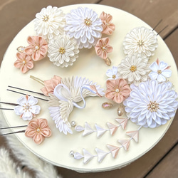 つまみ細工の髪飾り 白 ベージュ 朱鷺色 鴇色 *花嫁 *成人式 *白