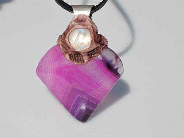 ★ピンクパープルオニキス&レインボームーンストーン★天然石ネックレス革紐ペンダント★鉱物★アクセサリー★