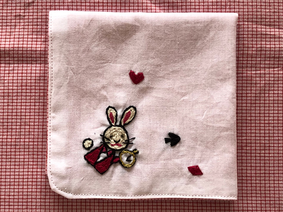 コットンの刺繍ハンカチ☆アリスのうさぎ 3枚目の画像