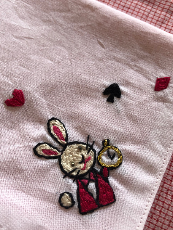 コットンの刺繍ハンカチ☆アリスのうさぎ 4枚目の画像