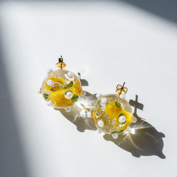 popuron ~mimosa~ /お花のピアス (イヤリング変更可能) ミモザ 1粒ピアス 樹脂 母の日 誕生日 2枚目の画像