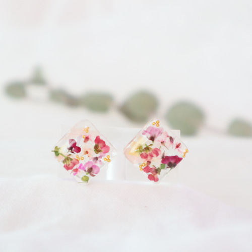 ひし形小花の押し花イヤリング/ピアス イヤリング・ノンホールピアス 