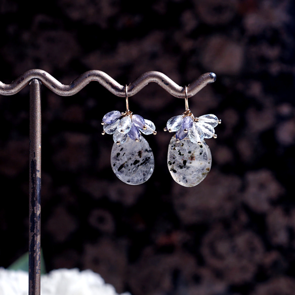 由苔石英、海藍寶石和堇青石製成的春季野花耳環 ~ Armelle 第10張的照片
