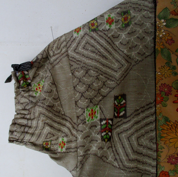 ６９８８　花柄の着物で作ったプルオーバー　＃送料無料 11枚目の画像