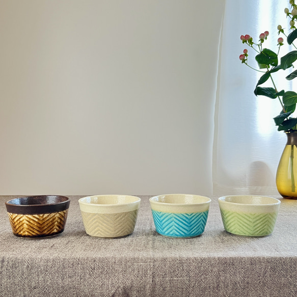 花柄小鉢4つ￼ ポーセラーツ シックな和柄の、小鉢4個set