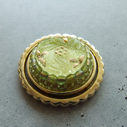 クレマチス　ウランガラス　ペリドットブロンズライン　チェコガラスボタンのスマホリング　一点限り 7枚目の画像