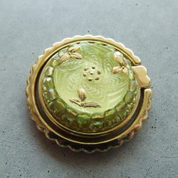 クレマチス　ウランガラス　ペリドットブロンズライン　チェコガラスボタンのスマホリング　一点限り 3枚目の画像