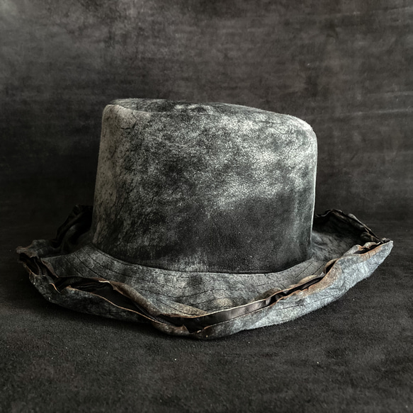 [三角帽] Branch black leather bucket hat 第1張的照片